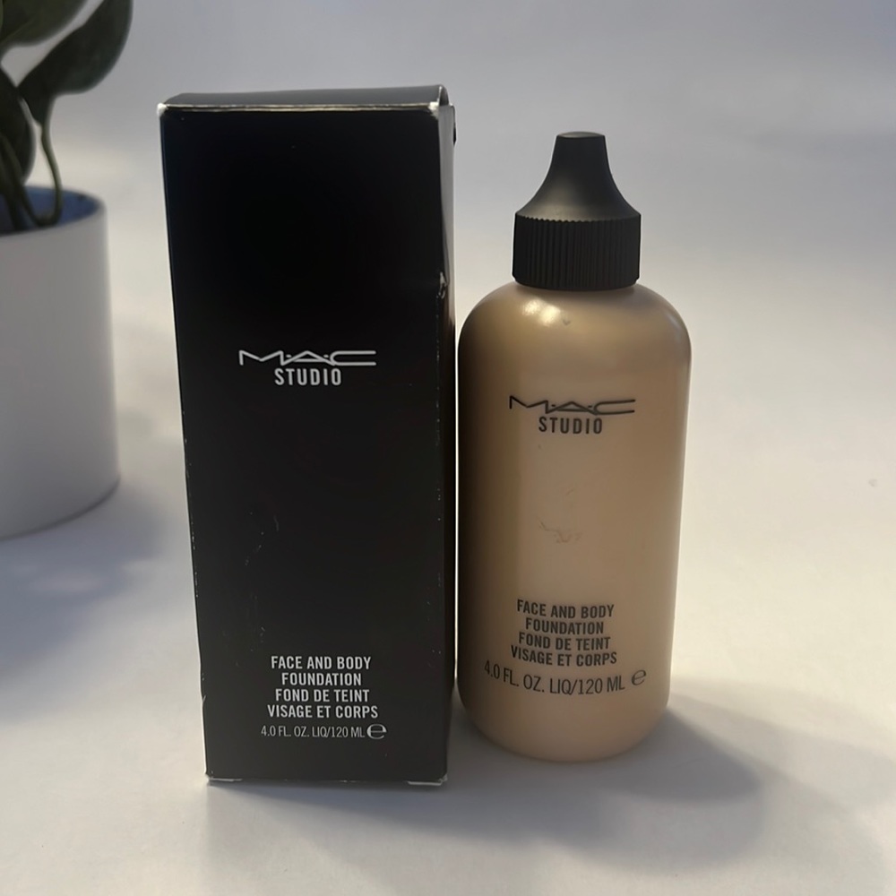 BNIB MAC FACE AND BODY FOUNDATION